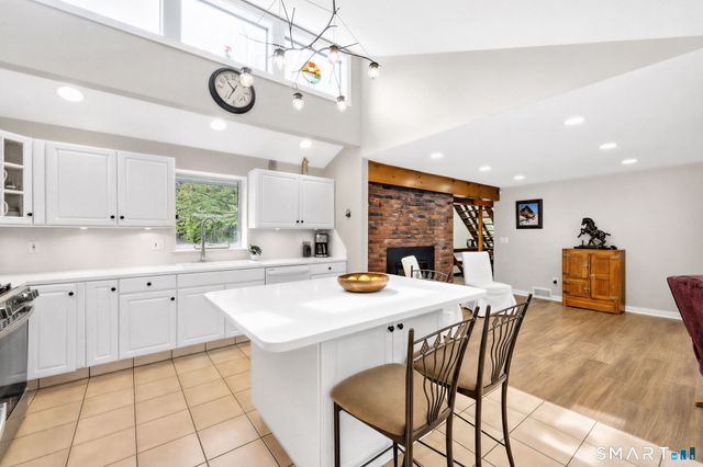 14 Northgate, Simsbury, CT 06070