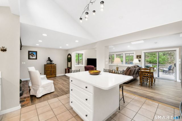 14 Northgate, Simsbury, CT 06070