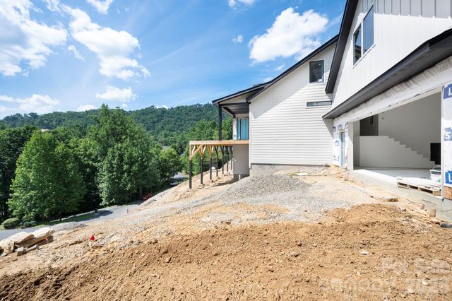 158 Twin Courts Drive, Weaverville, NC 28787