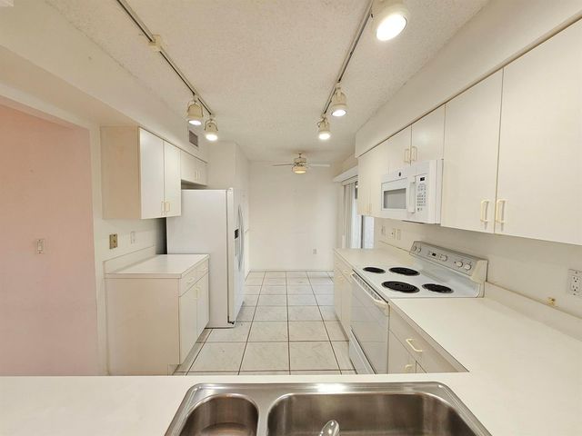 9963 Seacrest Circle 101, Boynton Beach, FL 33437
