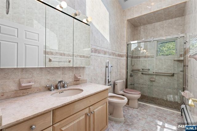 499 Morse Avenue, Ridgefield, NJ 07657
