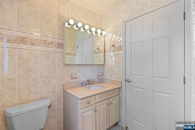 499 Morse Avenue, Ridgefield, NJ 07657