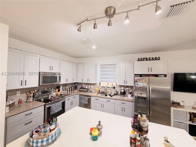 9947 NW 10th Ter, Miami, FL 33172