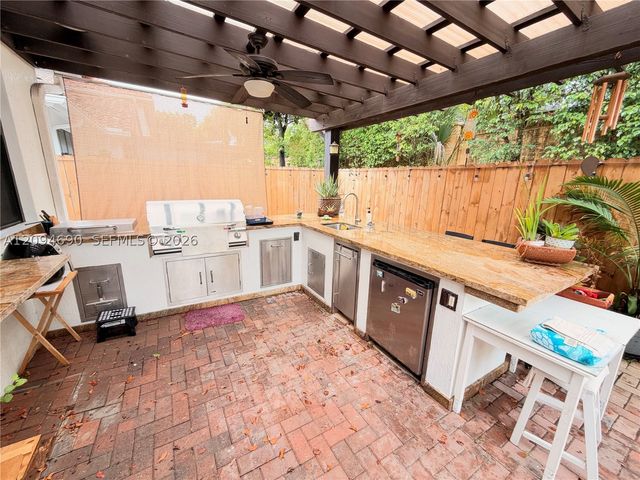9947 NW 10th Ter, Miami, FL 33172