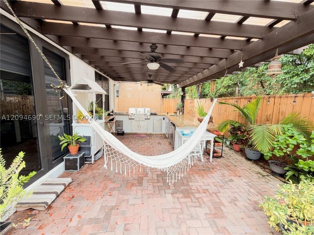 9947 NW 10th Ter, Miami, FL 33172