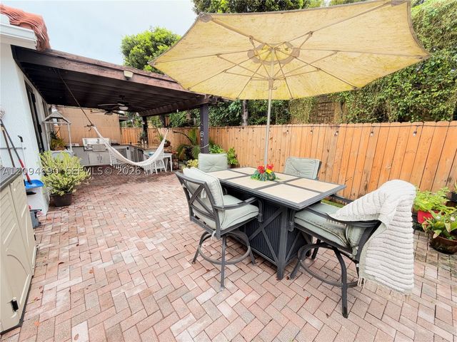 9947 NW 10th Ter, Miami, FL 33172