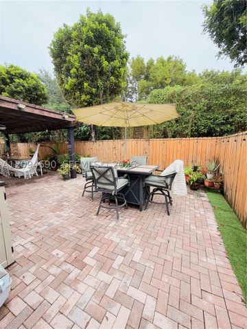 9947 NW 10th Ter, Miami, FL 33172
