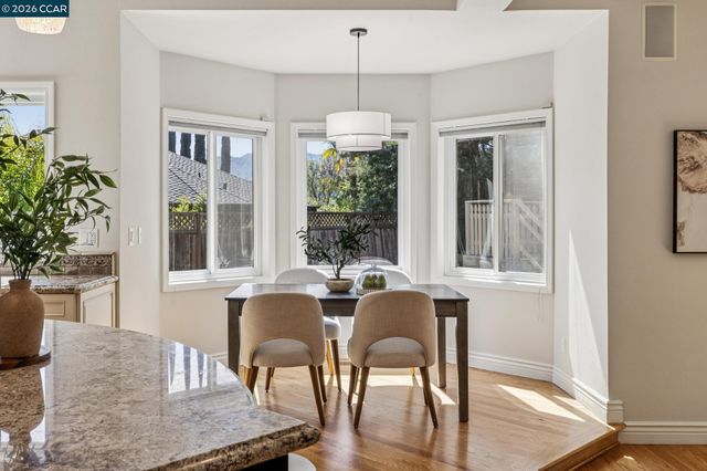 34 Sugarloaf Ter, Alamo, CA 94507