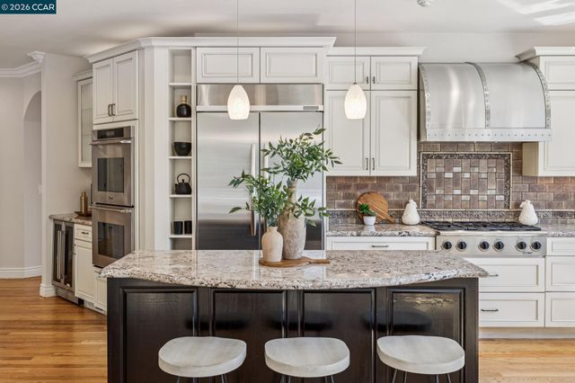 34 Sugarloaf Ter, Alamo, CA 94507