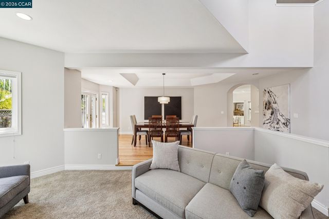 34 Sugarloaf Ter, Alamo, CA 94507