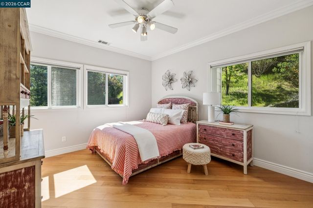 34 Sugarloaf Ter, Alamo, CA 94507