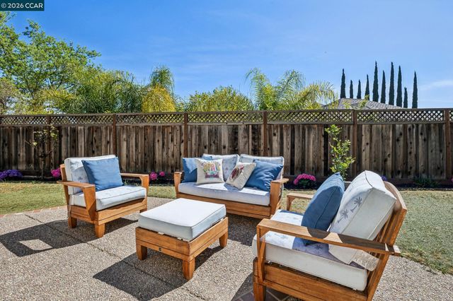 34 Sugarloaf Ter, Alamo, CA 94507