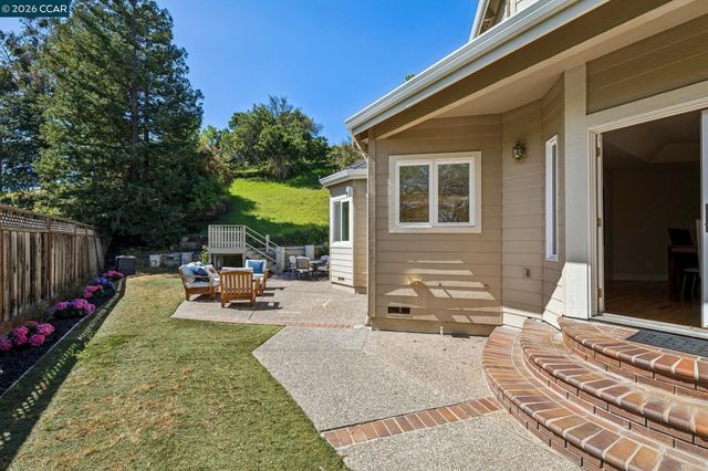34 Sugarloaf Ter, Alamo, CA 94507