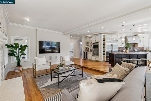 34 Sugarloaf Ter, Alamo, CA 94507