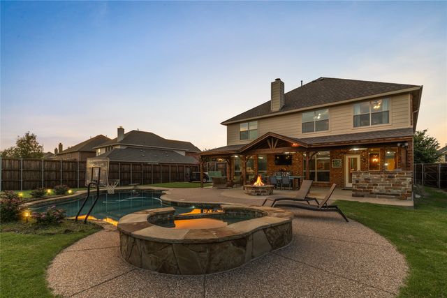 5732 Chateau Drive, Sachse, TX 75048