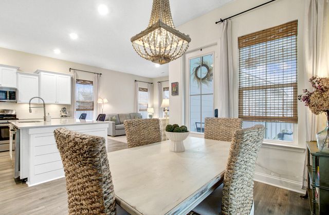 505 N Commodore Way, Summerville, SC 29483