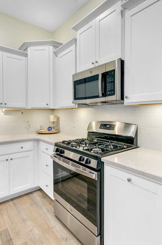 505 N Commodore Way, Summerville, SC 29483