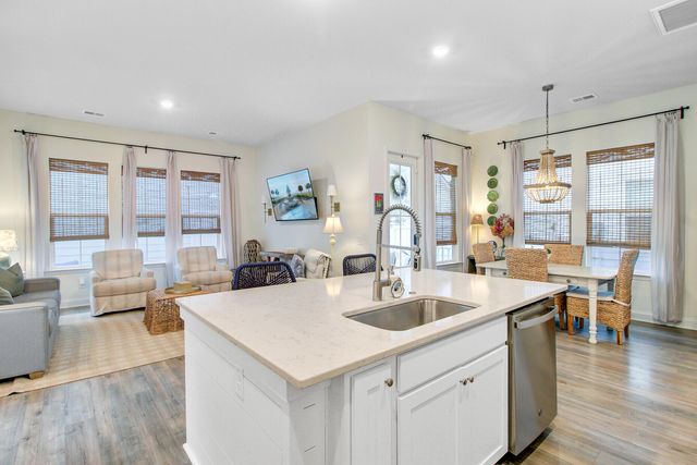 505 N Commodore Way, Summerville, SC 29483