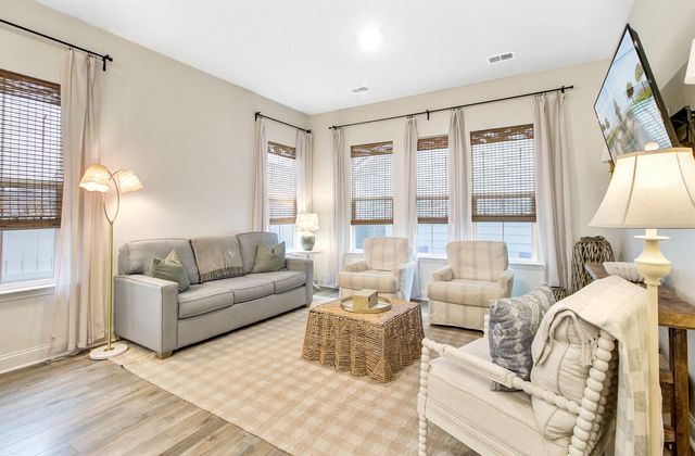 505 N Commodore Way, Summerville, SC 29483