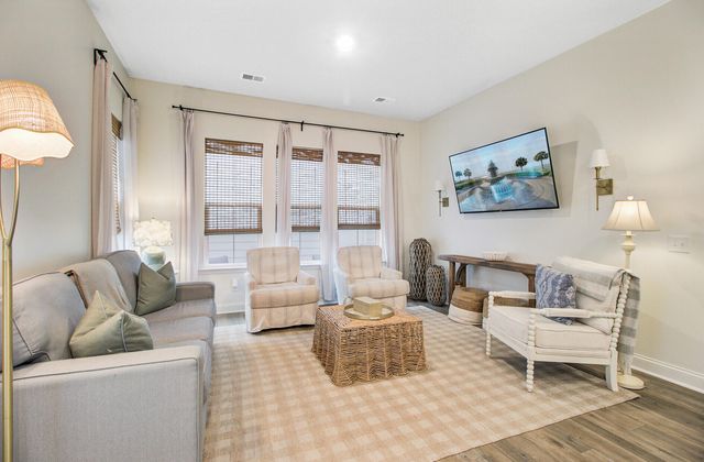 505 N Commodore Way, Summerville, SC 29483