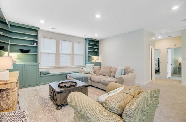 505 N Commodore Way, Summerville, SC 29483