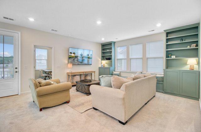 505 N Commodore Way, Summerville, SC 29483