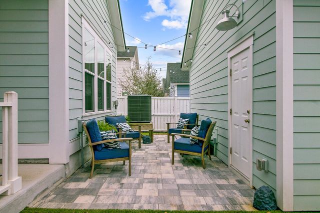 505 N Commodore Way, Summerville, SC 29483