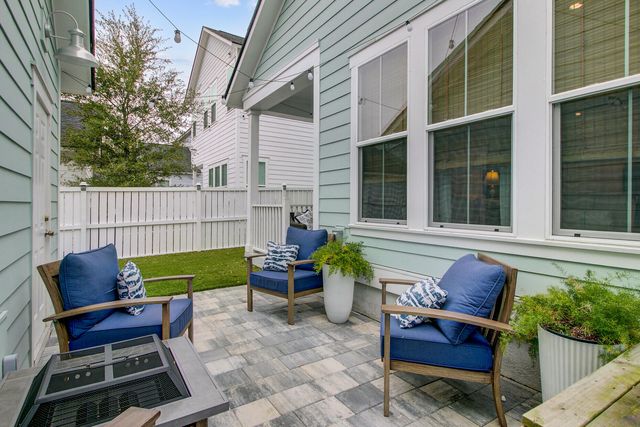 505 N Commodore Way, Summerville, SC 29483