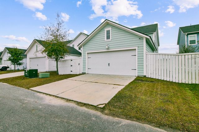 505 N Commodore Way, Summerville, SC 29483