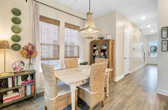 505 N Commodore Way, Summerville, SC 29483