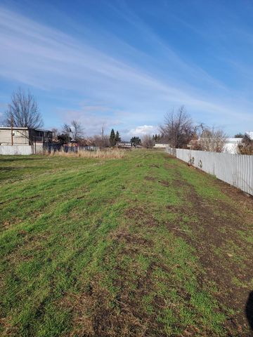 911 Swing Lane, Medford, OR 97501