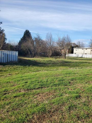 911 Swing Lane, Medford, OR 97501