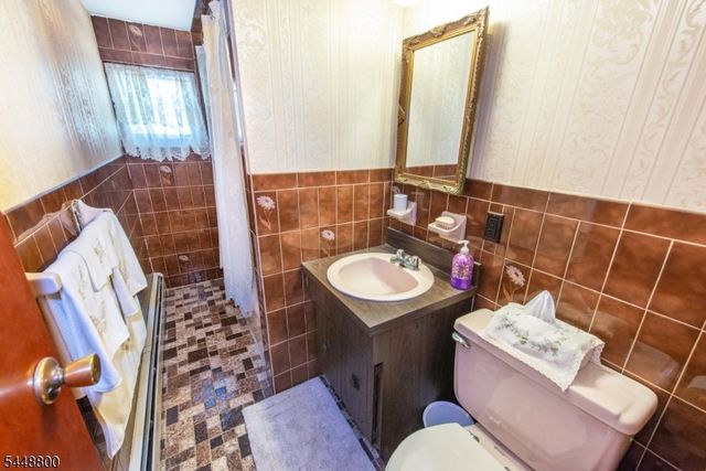 123 6Th St, Wood-ridge Boro, NJ 07075