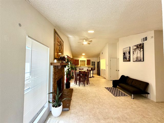 817 Colchester Drive, Mesquite, TX 75149