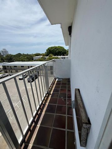1736 SW 19th St 404, Miami, FL 33145