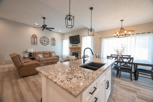 1600 W Avalanche Road, Lincoln, NE 68521