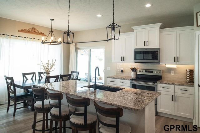 1600 W Avalanche Road, Lincoln, NE 68521