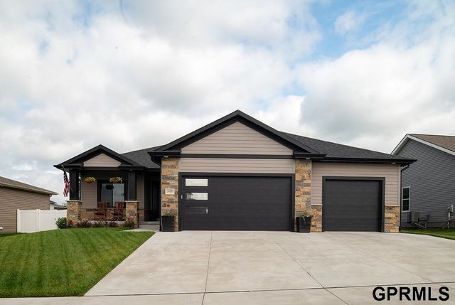 1600 W Avalanche Road, Lincoln, NE 68521