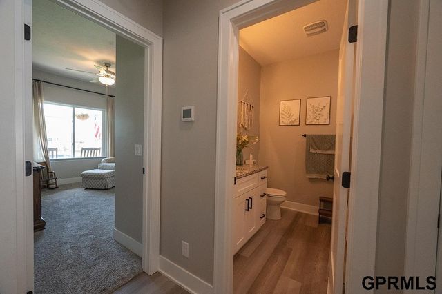 1600 W Avalanche Road, Lincoln, NE 68521