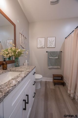 1600 W Avalanche Road, Lincoln, NE 68521