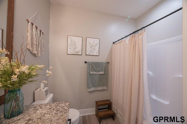 1600 W Avalanche Road, Lincoln, NE 68521