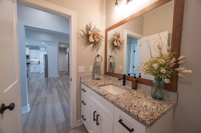 1600 W Avalanche Road, Lincoln, NE 68521