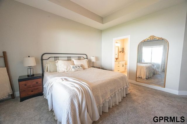 1600 W Avalanche Road, Lincoln, NE 68521