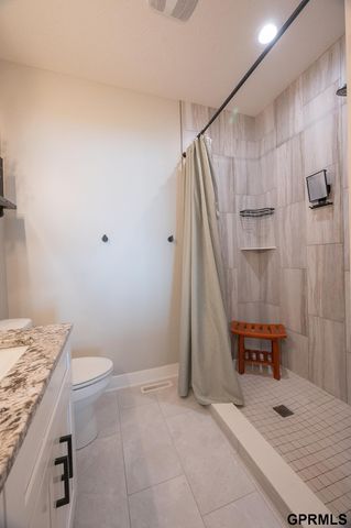 1600 W Avalanche Road, Lincoln, NE 68521