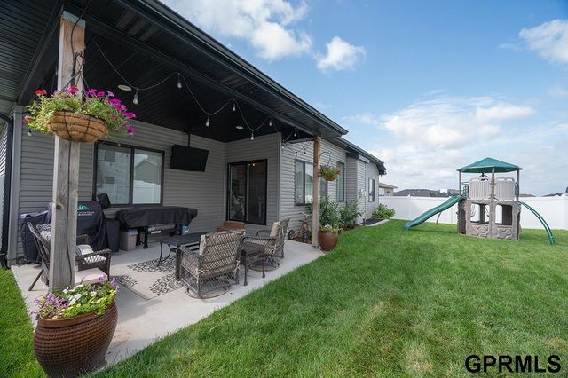 1600 W Avalanche Road, Lincoln, NE 68521