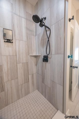 1600 W Avalanche Road, Lincoln, NE 68521