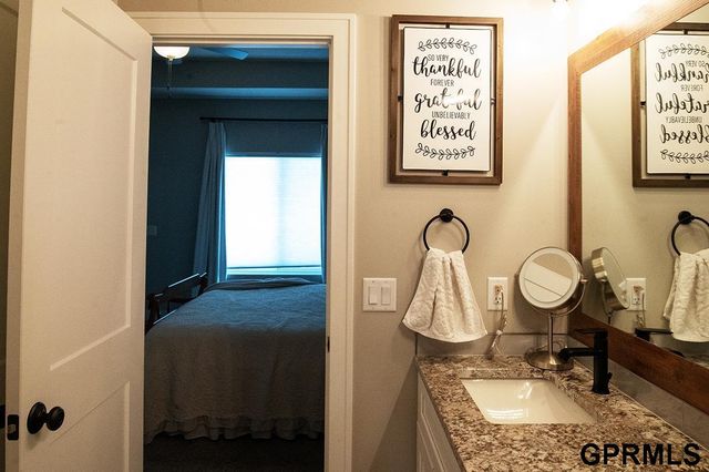 1600 W Avalanche Road, Lincoln, NE 68521