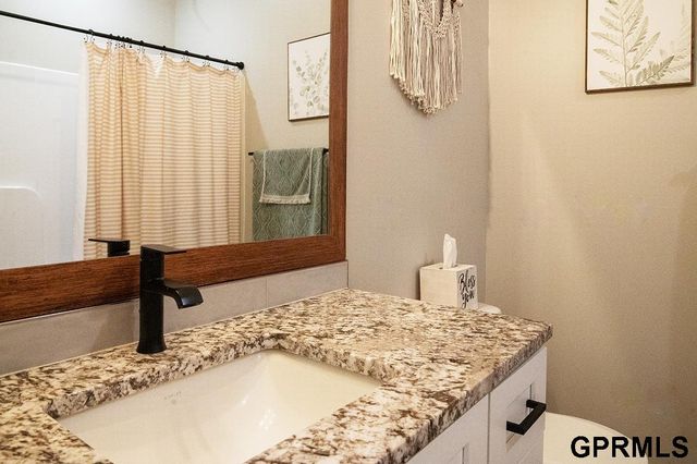 1600 W Avalanche Road, Lincoln, NE 68521