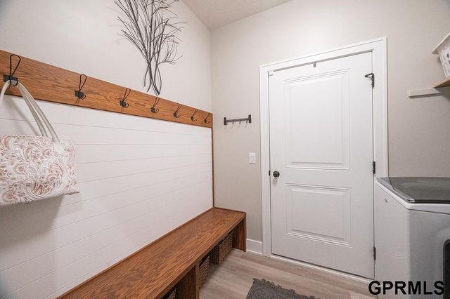 1600 W Avalanche Road, Lincoln, NE 68521