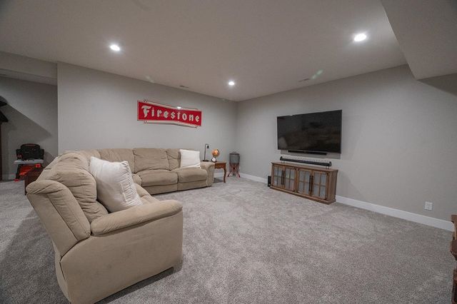 1600 W Avalanche Road, Lincoln, NE 68521